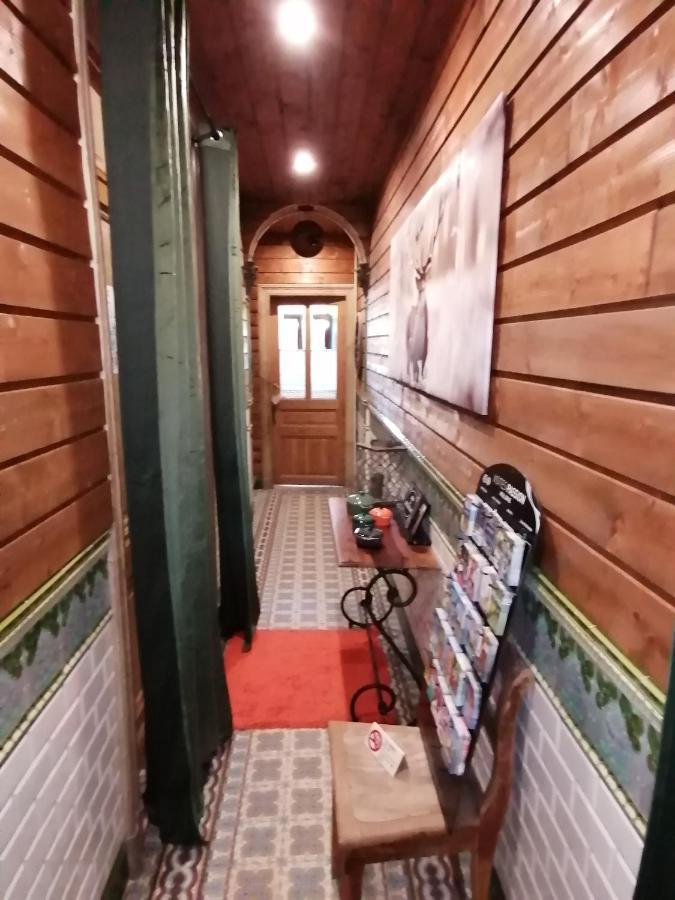 Maison D'Hote Les Notes Endormie Chambre Secrete Berzee Zewnętrze zdjęcie