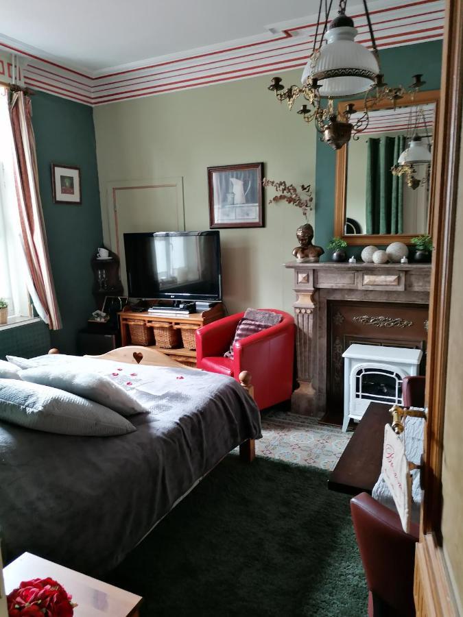 Maison D'Hote Les Notes Endormie Chambre Secrete Berzee Zewnętrze zdjęcie