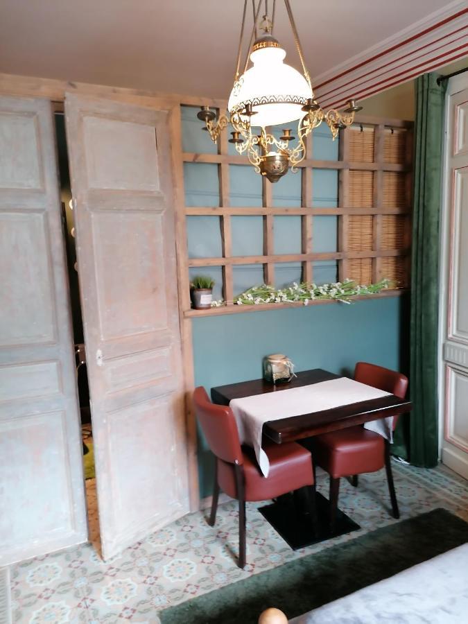 Maison D'Hote Les Notes Endormie Chambre Secrete Berzee Zewnętrze zdjęcie