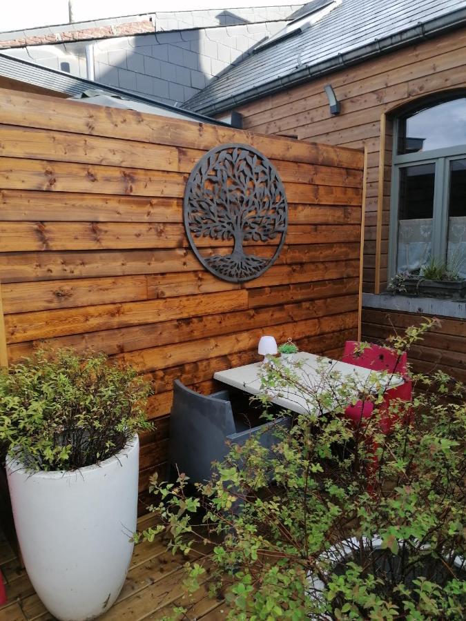 Maison D'Hote Les Notes Endormie Chambre Secrete Berzee Zewnętrze zdjęcie