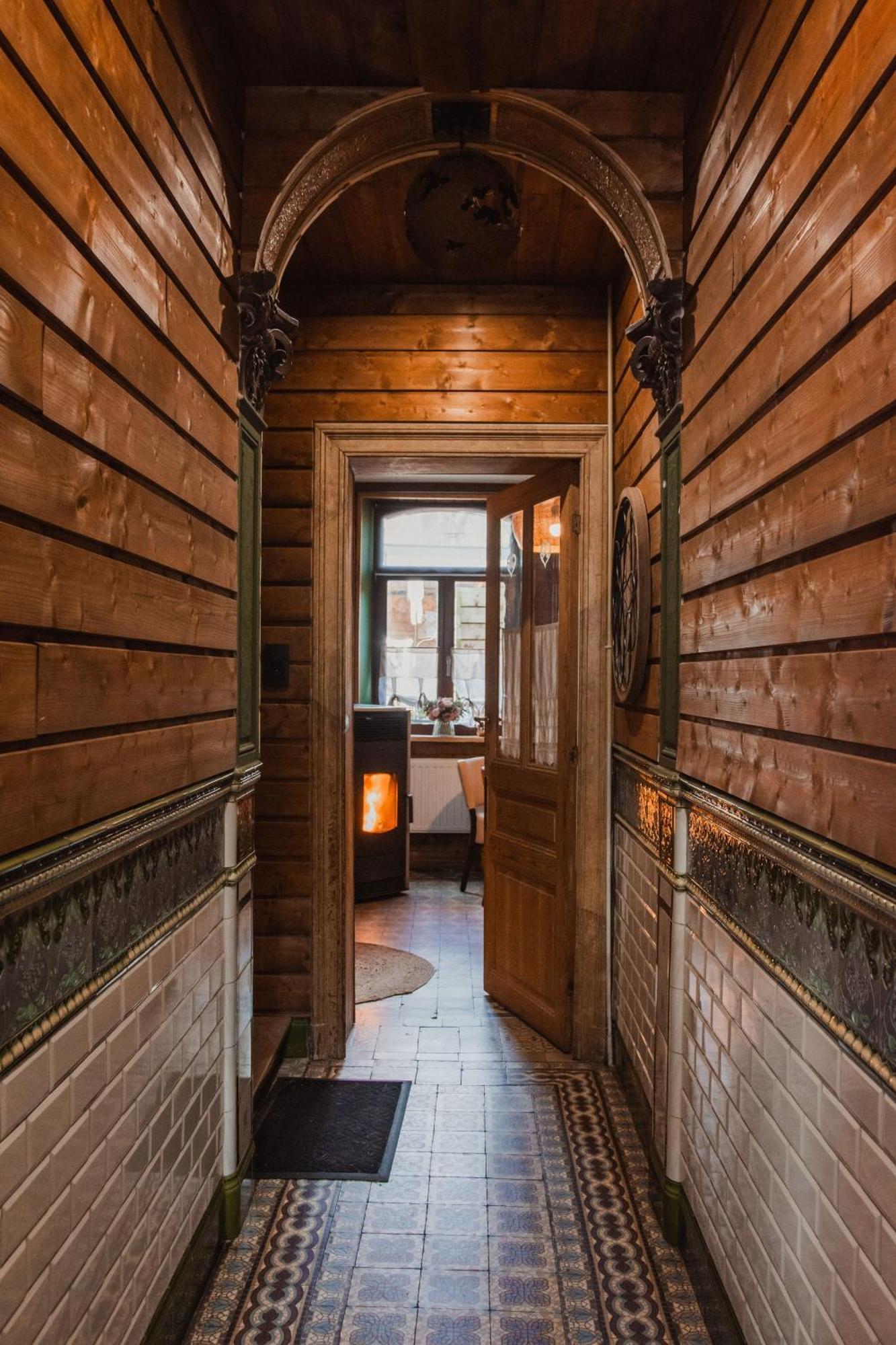Maison D'Hote Les Notes Endormie Chambre Secrete Berzee Zewnętrze zdjęcie