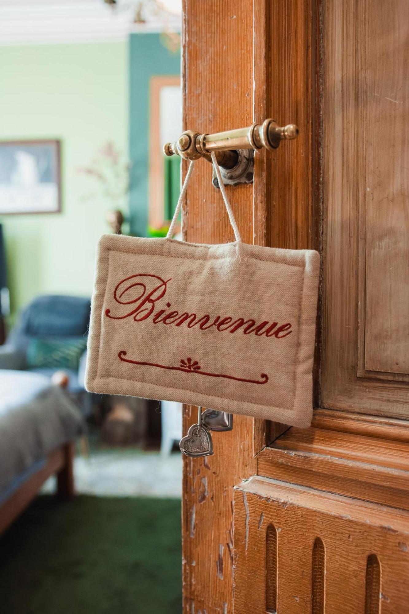Maison D'Hote Les Notes Endormie Chambre Secrete Berzee Zewnętrze zdjęcie